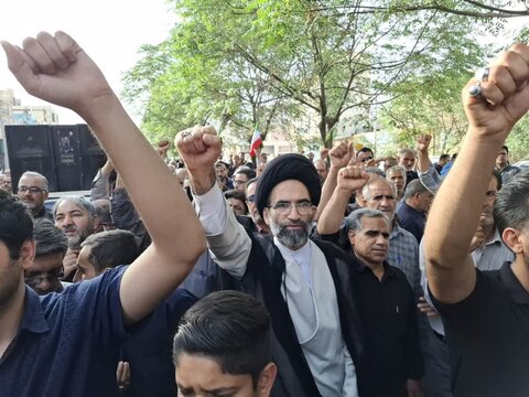 تصاویر/تشییع پیکر شهید مبارزه با اسرائیل در کاشان