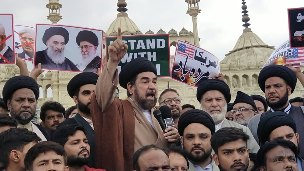 لکھنؤ میں آیت اللہ خامنہ ای کے قتل کی دھمکیوں اور میڈیا کے گستاخ رویّے کے خلاف احتجاج