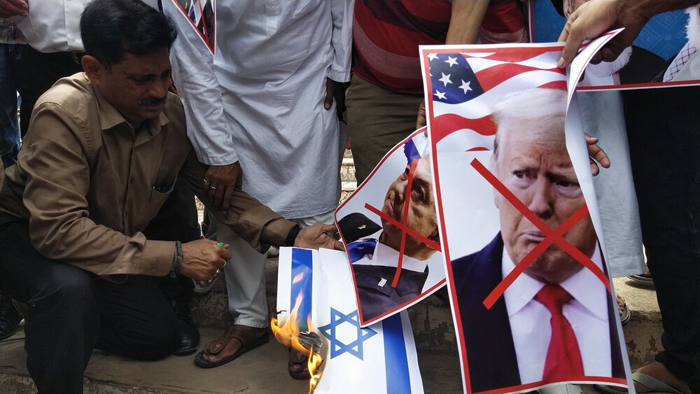 لکھنؤ میں آیت اللہ خامنہ ای کے قتل کی دھمکیوں اور میڈیا کے گستاخ رویّے کے خلاف احتجاج