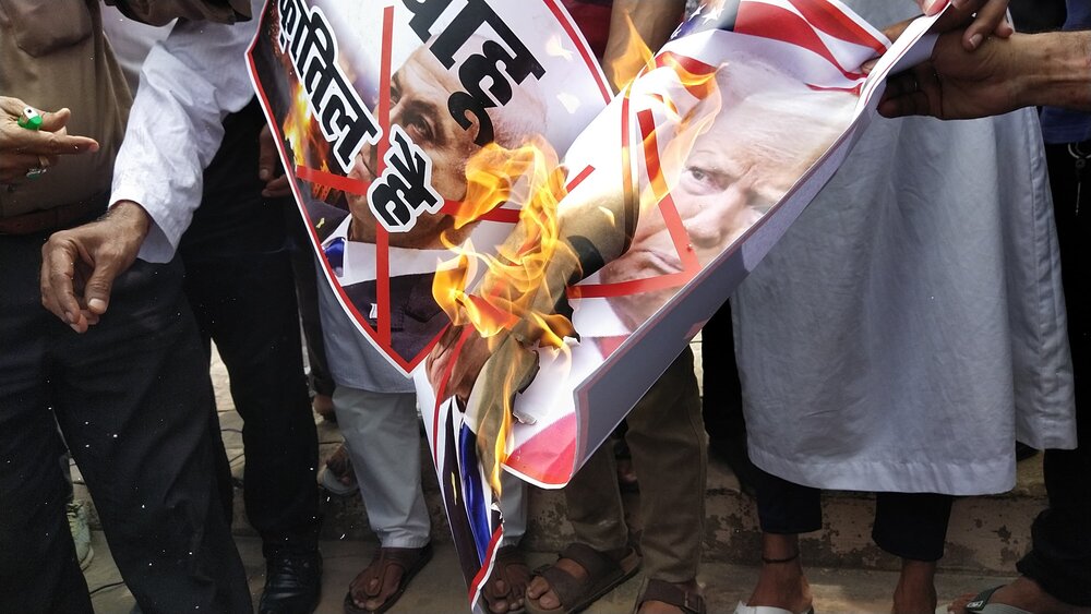 लखनऊ मे आयतुल्लाह ख़ामेनेई के हत्या की धमकीयो और मीडिया के दुसाहसी व्यवहार के खिलाफ प्रदर्शन