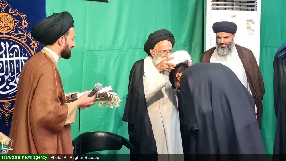 تصاویر/ برگزاری آیین تلبّس دو تن از طلاب حوزه علمیه یزد به لباس مقدس روحانیت