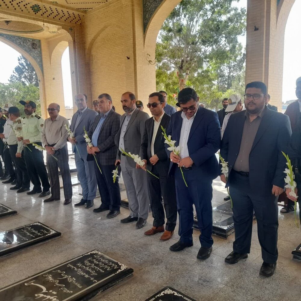 تصاویر / تجدید میثاق مسئولین قضایی شهرستان تاکستان با شهیدان