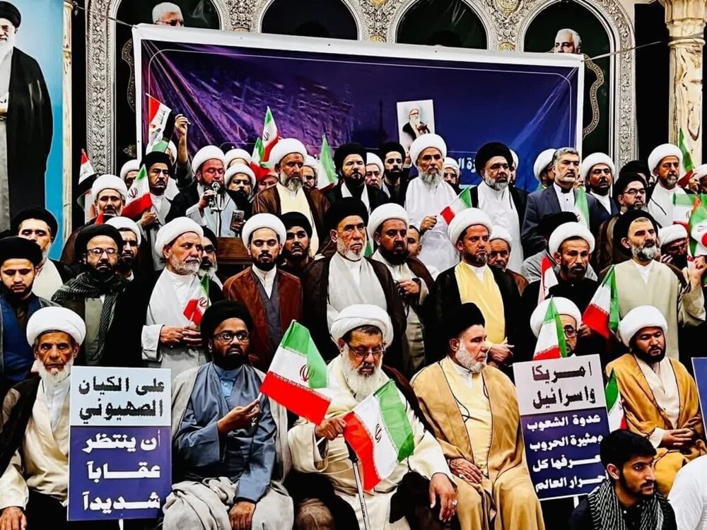 طلبة الحوزة العلمية في النجف الأشرف ينظمون وقفة احتجاجية مندِّدة بالعدوان الصهيوني الغادر والغاشم على الجمهورية الإيرانية وتهديد المرجع الخامنئي