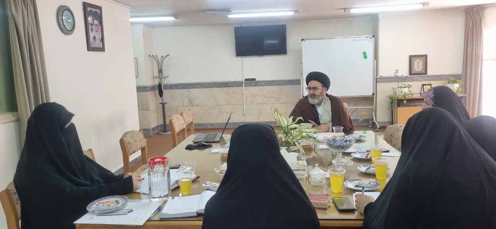 بررسی طرح اعزام مبلغ به مساجد استان قم در ایام تابستان