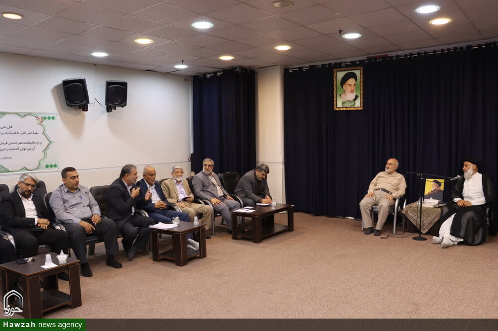 برگزاری نشست بررسی توزیع کالاهای اساسی در اهواز به میزبانی دفتر امام جمعه+ تصاویر