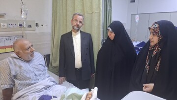 تصاویر / عیادت نماینده مردم قزوین در مجلس شورای اسلامی از مجروحین  حمله رژیم صهیونسیتی