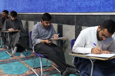 تصاویر/ امتحانات پایانی نیمسال دوم ۱۴۰۴ ـ ۱۴۰۳ در مدرسه علمیه امام خامنه‌ای (مدظله‌العالی) ارومیه