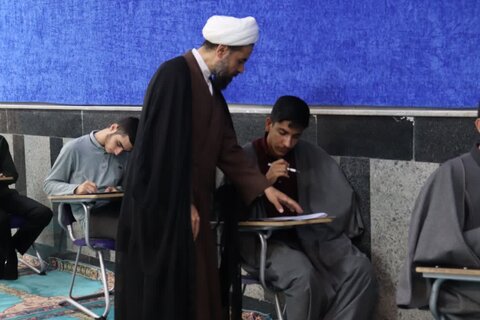 تصاویر/ امتحانات پایانی نیمسال دوم ۱۴۰۴ ـ ۱۴۰۳ در مدرسه علمیه امام خامنه‌ای (مدظله‌العالی) ارومیه