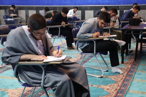 تصاویر/ امتحانات پایانی نیمسال دوم ۱۴۰۴ ـ ۱۴۰۳ در مدرسه علمیه امام خامنه‌ای (مدظله‌العالی) ارومیه