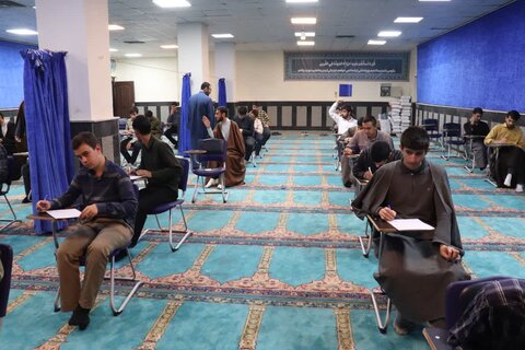 تصاویر/ امتحانات پایانی نیمسال دوم ۱۴۰۴ ـ ۱۴۰۳ در مدرسه علمیه امام خامنه‌ای (مدظله‌العالی) ارومیه