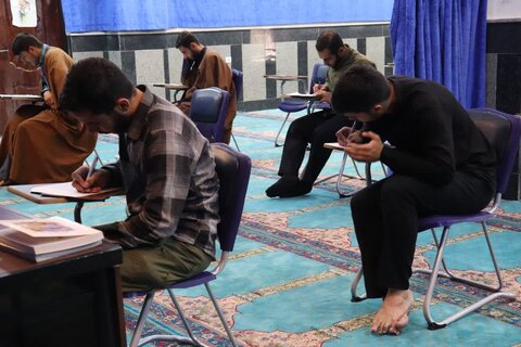 تصاویر/ امتحانات پایانی نیمسال دوم ۱۴۰۴ ـ ۱۴۰۳ در مدرسه علمیه امام خامنه‌ای (مدظله‌العالی) ارومیه