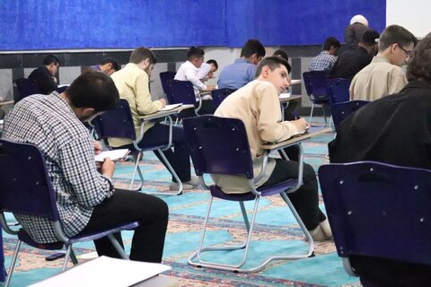 تصاویر/ امتحانات پایانی نیمسال دوم ۱۴۰۴ ـ ۱۴۰۳ در مدرسه علمیه امام خامنه‌ای (مدظله‌العالی) ارومیه