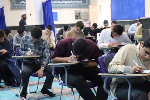 تصاویر/ امتحانات پایانی نیمسال دوم ۱۴۰۴ ـ ۱۴۰۳ در مدرسه علمیه امام خامنه‌ای (مدظله‌العالی) ارومیه