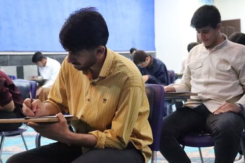 تصاویر/ امتحانات پایانی نیمسال دوم ۱۴۰۴ ـ ۱۴۰۳ در مدرسه علمیه امام خامنه‌ای (مدظله‌العالی) ارومیه