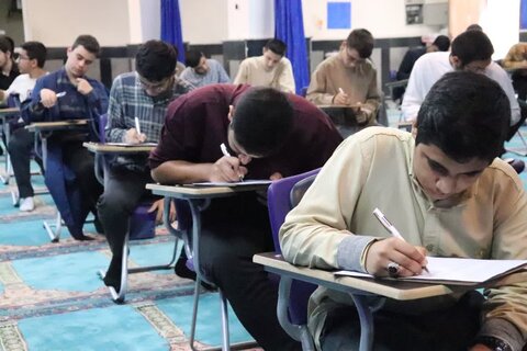 تصاویر/ امتحانات پایانی نیمسال دوم ۱۴۰۴ ـ ۱۴۰۳ در مدرسه علمیه امام خامنه‌ای (مدظله‌العالی) ارومیه