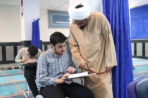 تصاویر/ امتحانات پایانی نیمسال دوم ۱۴۰۴ ـ ۱۴۰۳ در مدرسه علمیه امام خامنه‌ای (مدظله‌العالی) ارومیه