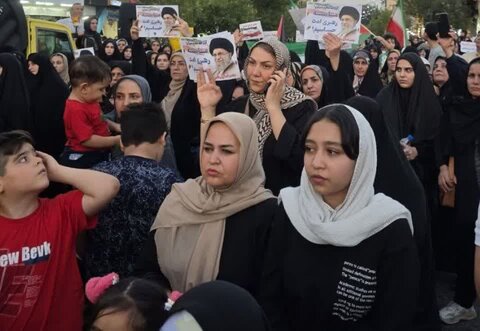 تصاویر/حضور اساتید،کادر و طلاب مدرسه علمیه فاطمه الزهرا (س)ساوه در محکومیت تجاوز آمریکا به زیر ساخت هسته‌ای کشور