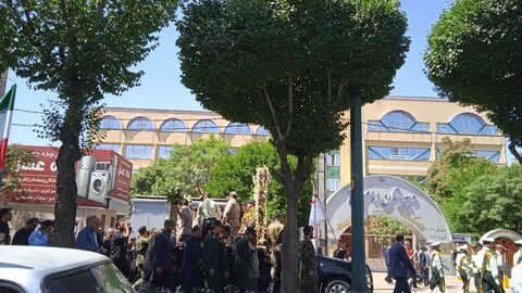 تصاویر/حضور کادر و طلاب مدرسه ریحانه النبی (س) در تشییع شهید حسن آقائی