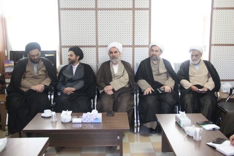 تصاویر / جلسه نهادهای حوزوی با موضوع قرارگاه بلاغ مبین در حوزه علمیه استان قزوین