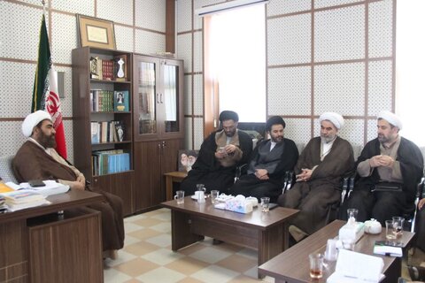 تصاویر / جلسه نهادهای حوزوی با موضوع قرارگاه بلاغ مبین در حوزه علمیه استان قزوین