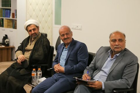 تصاویر /  نشست هم‌اندیشی امام جمعه قزوین  با جمعی از پیشکسوتان رسانه قزوین