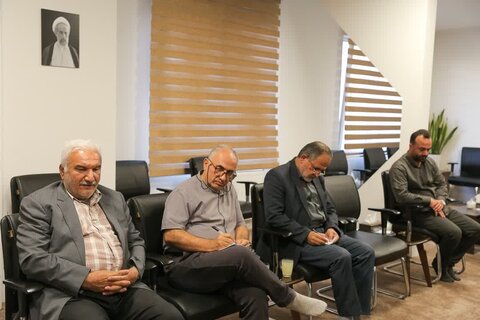 تصاویر /  نشست هم‌اندیشی امام جمعه قزوین  با جمعی از پیشکسوتان رسانه قزوین