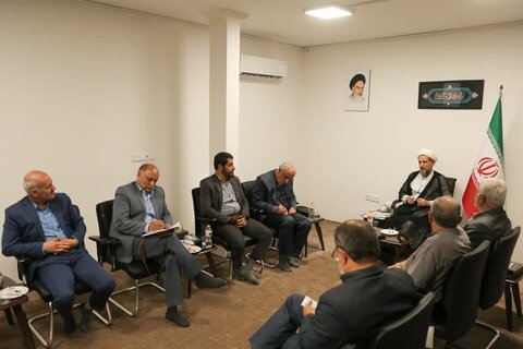 تصاویر /  نشست هم‌اندیشی امام جمعه قزوین  با جمعی از پیشکسوتان رسانه قزوین