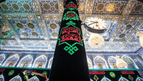 حرم حضرت اباعبد الله الحسین (ع) در آستانه ماه محرم سیاهپوش شد