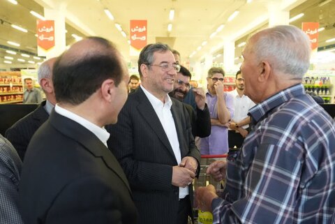 تصاویر/ بازدید استاندار آذربایجان غربی از فروشگاه ها و بازار شهر ارومیه