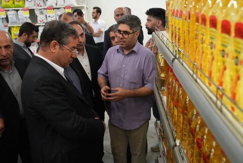 تصاویر/ بازدید استاندار آذربایجان غربی از فروشگاه ها و بازار شهر ارومیه