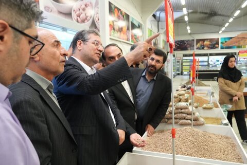 تصاویر/ بازدید استاندار آذربایجان غربی از فروشگاه ها و بازار شهر ارومیه