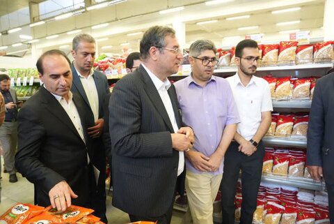 تصاویر/ بازدید استاندار آذربایجان غربی از فروشگاه ها و بازار شهر ارومیه