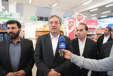 تصاویر/ بازدید استاندار آذربایجان غربی از فروشگاه ها و بازار شهر ارومیه