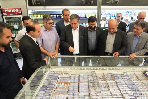 تصاویر/ بازدید استاندار آذربایجان غربی از فروشگاه ها و بازار شهر ارومیه