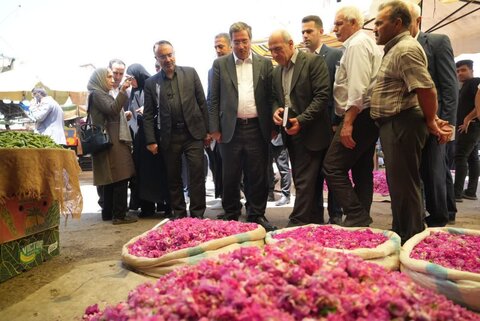 تصاویر/ بازدید استاندار آذربایجان غربی از فروشگاه ها و بازار شهر ارومیه