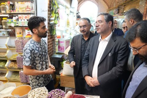 تصاویر/ بازدید استاندار آذربایجان غربی از فروشگاه ها و بازار شهر ارومیه