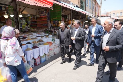 تصاویر/ بازدید استاندار آذربایجان غربی از فروشگاه ها و بازار شهر ارومیه