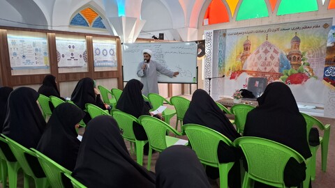 تصاویر/ جلسه تبیینی مبلغان و فعالان فرهنگی مساجد کرمان