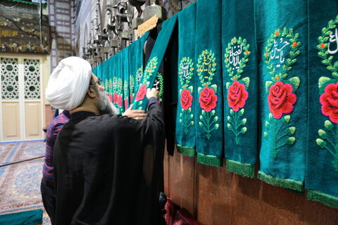 تصاویر/ مراسم سیاه پوش کردن و علم بندی در تکیه حاج سیدحسن قم