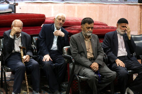 تصاویر/ مراسم سیاه پوش کردن و علم بندی در تکیه حاج سیدحسن قم