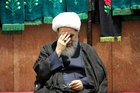 تصاویر/ مراسم سیاه پوش کردن و علم بندی در تکیه حاج سیدحسن قم