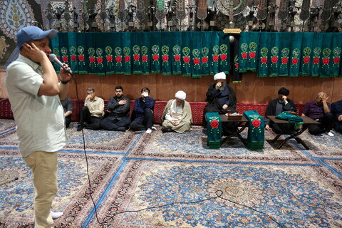 تصاویر/ مراسم سیاه پوش کردن و علم بندی در تکیه حاج سیدحسن قم