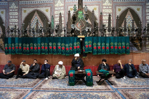 تصاویر/ مراسم سیاه پوش کردن و علم بندی در تکیه حاج سیدحسن قم