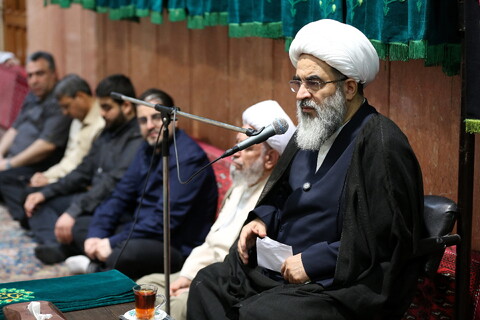 تصاویر/ مراسم سیاه پوش کردن و علم بندی در تکیه حاج سیدحسن قم