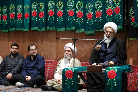 تصاویر/ مراسم سیاه پوش کردن و علم بندی در تکیه حاج سیدحسن قم