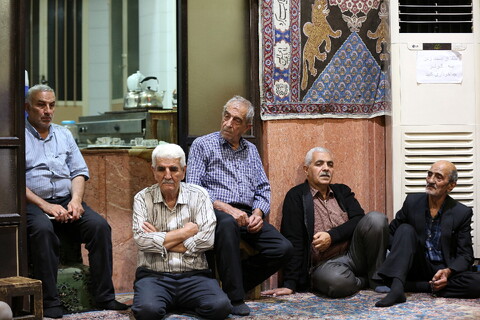 تصاویر/ مراسم سیاه پوش کردن و علم بندی در تکیه حاج سیدحسن قم