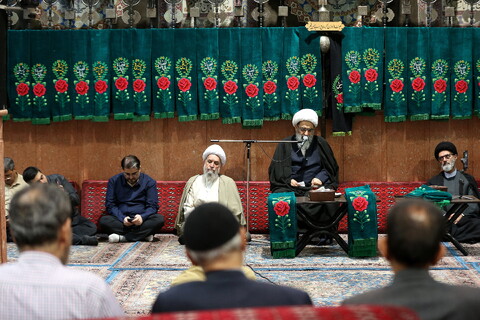 تصاویر/ مراسم سیاه پوش کردن و علم بندی در تکیه حاج سیدحسن قم