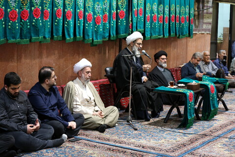 تصاویر/ مراسم سیاه پوش کردن و علم بندی در تکیه حاج سیدحسن قم