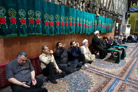 تصاویر/ مراسم سیاه پوش کردن و علم بندی در تکیه حاج سیدحسن قم