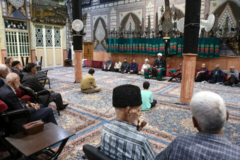 تصاویر/ مراسم سیاه پوش کردن و علم بندی در تکیه حاج سیدحسن قم